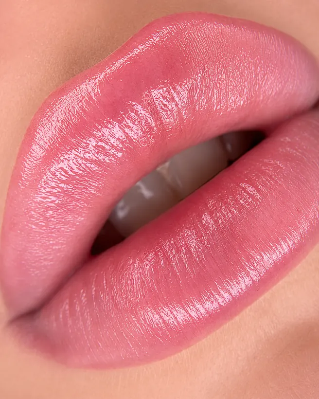 Contorno labbra ridefinito con effetto naturale